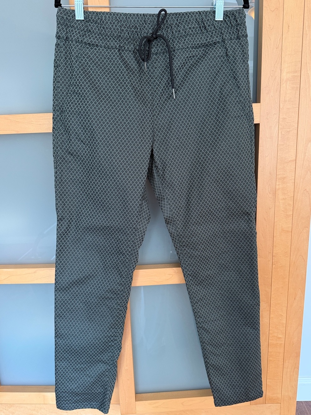 Bevy Flog Women’s Green/Black Patterned Drawstring Pants, Size 29